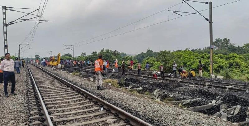बाल-बाल बची जनशताब्दी एक्सप्रेस