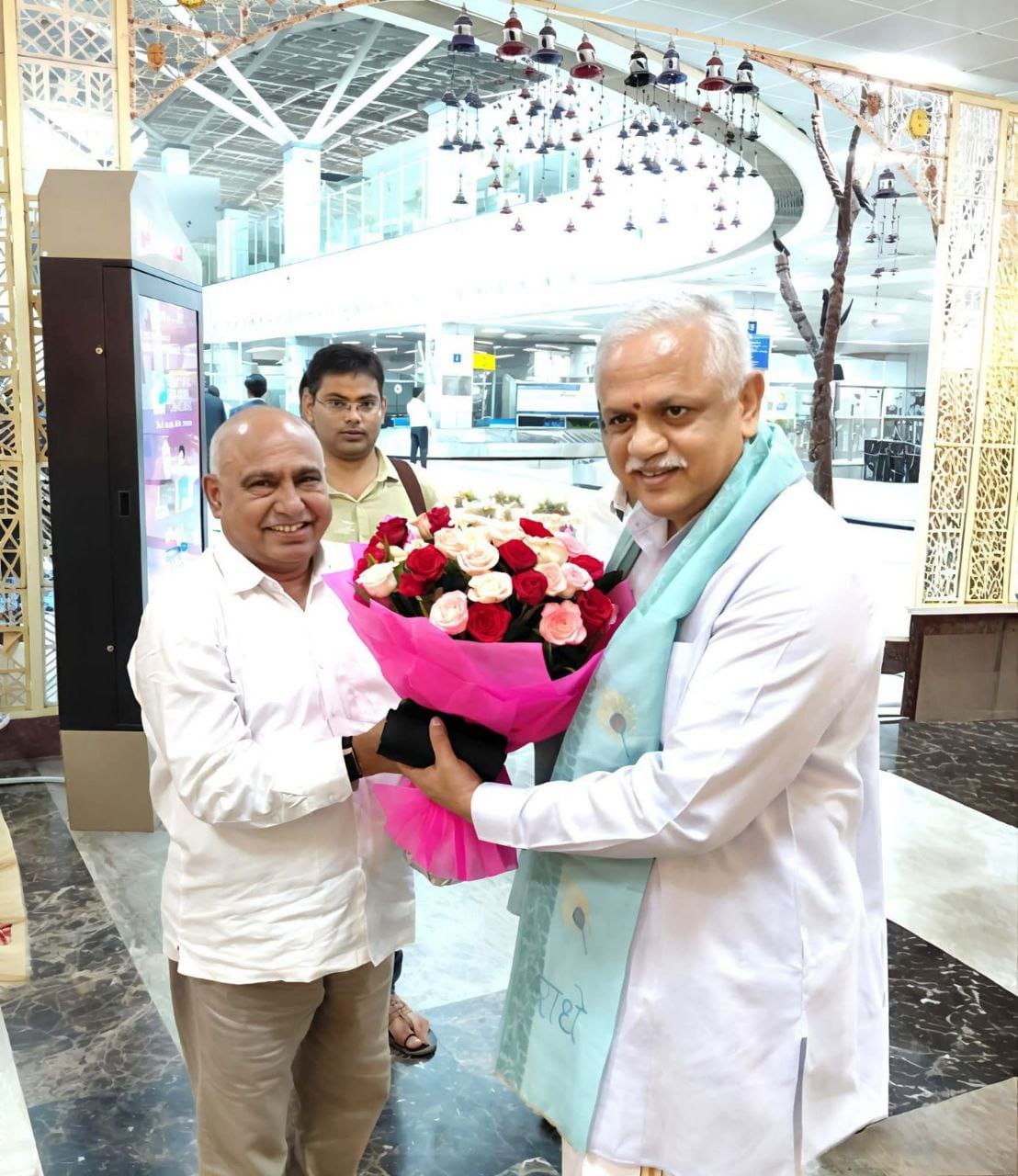 बी एल  संतोष भोपाल पहुंचे ..संघ भाजपा  की छोटी टोली की बैठक में होंगे शामिल..