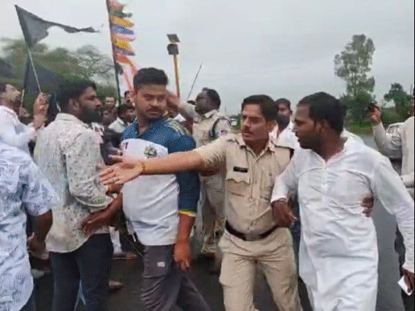 जीतू पटवारी  के काफिले पर हमला