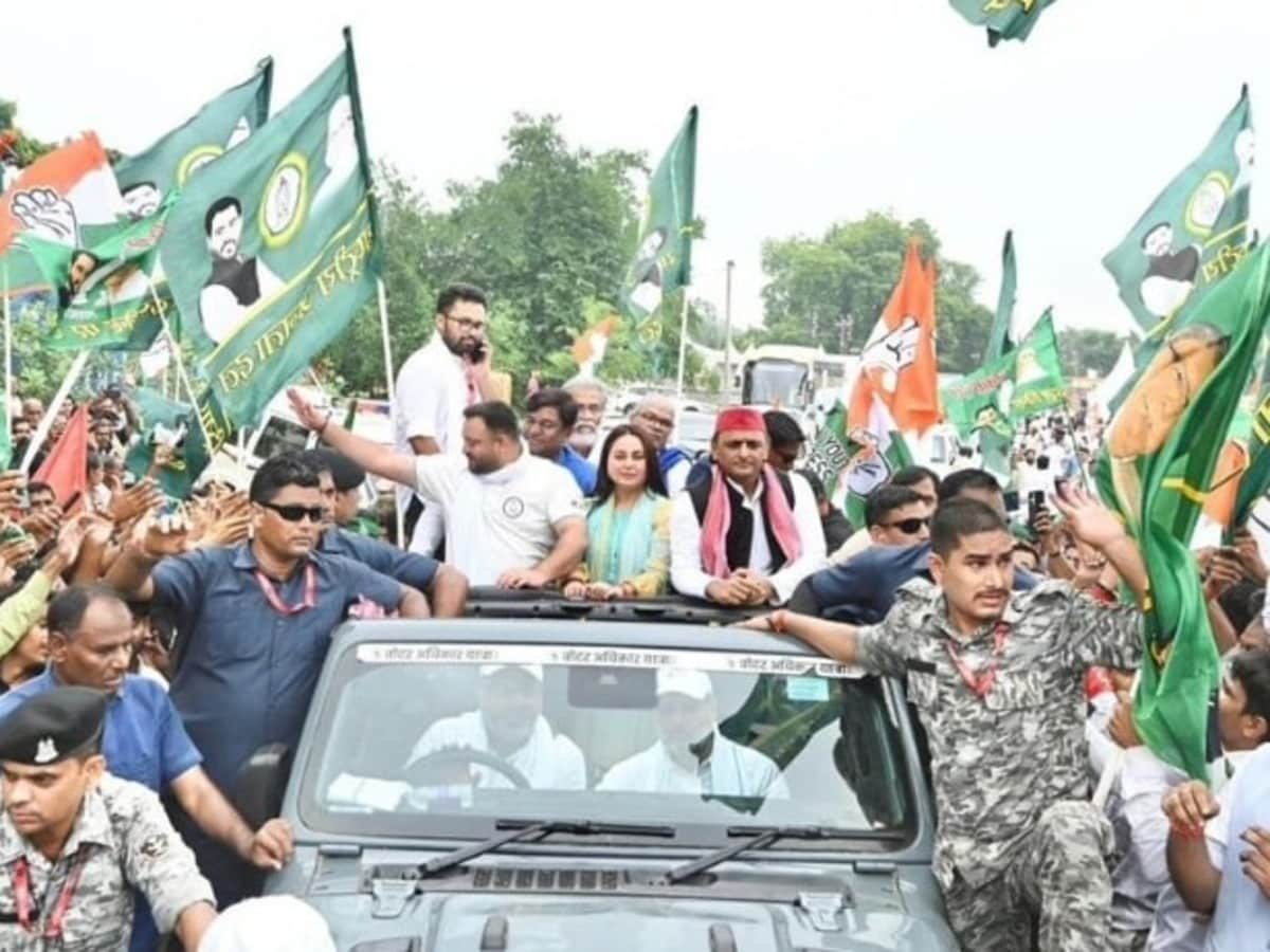 तेजस्वी को सीएम  बनाने के पक्ष में अखिलेश