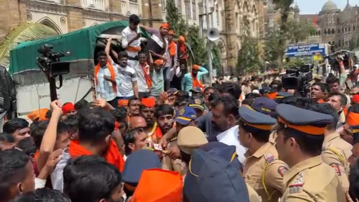 आजाद मैदान खाली कराने में जुटी पुलिस