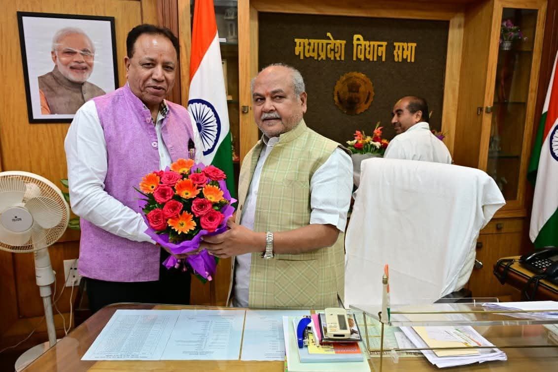 (नई जिम्मेदारी)अरविंद शर्मा ने मध्य प्रदेश विधानसभा के प्रमुख सचिव पद का प्रभार ग्रहण कर लिया। शर्मा ने  ए .पी  सिंह का स्थान लिया