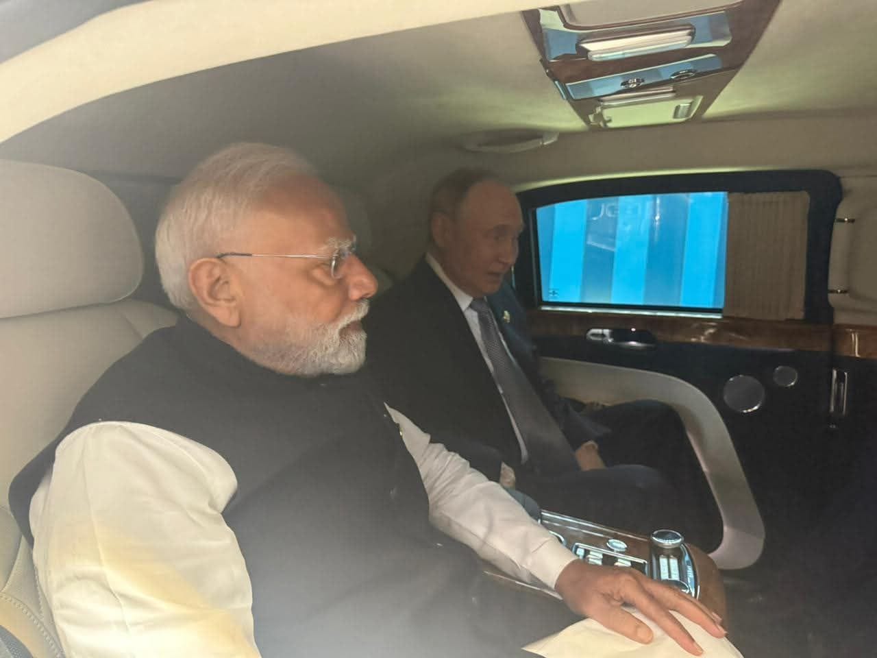 FAILAANबिग ब्रेकिंग.
After the SCO Summit proceedings President Putin and PM Modi travelled together to the venue of their bilateral meeting.