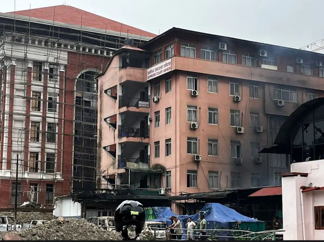 नेपाल अब सेना के कंट्रोल में: फिर भी हिंसा जारी: सुप्रीम कोर्ट में खाक हुईं 25 हजार फाइलें