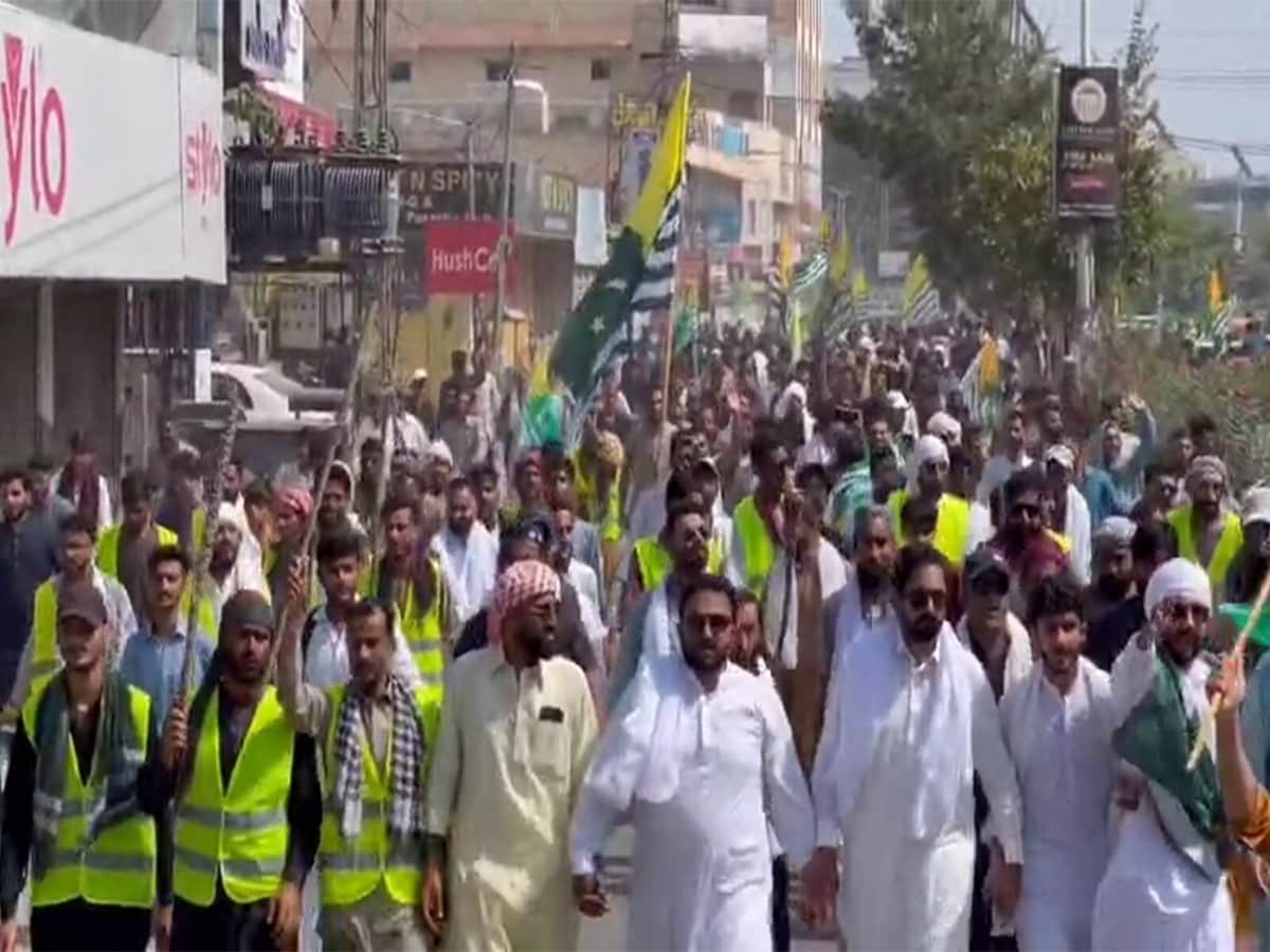 PoK में सरकार के खिलाफ  प्रदर्शन, हालात बेकाबू: इंटरनेट सेवाएं बंद