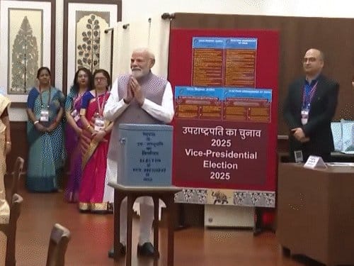 उपराष्ट्रपति चुनाव  में NDA और INDIA गठबंधन के बीच मुकाबला