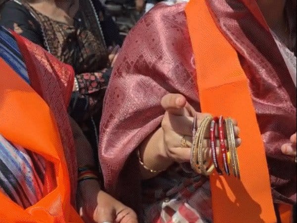 इंदौर में दिग्विजय सिंह का विरोध, शीतलामाता बाजार में विवाद गहराया