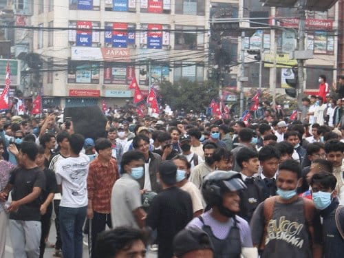 नेपाल में सोशल मीडिया बैन हटाया, प्रदर्शन में 18 की मौत