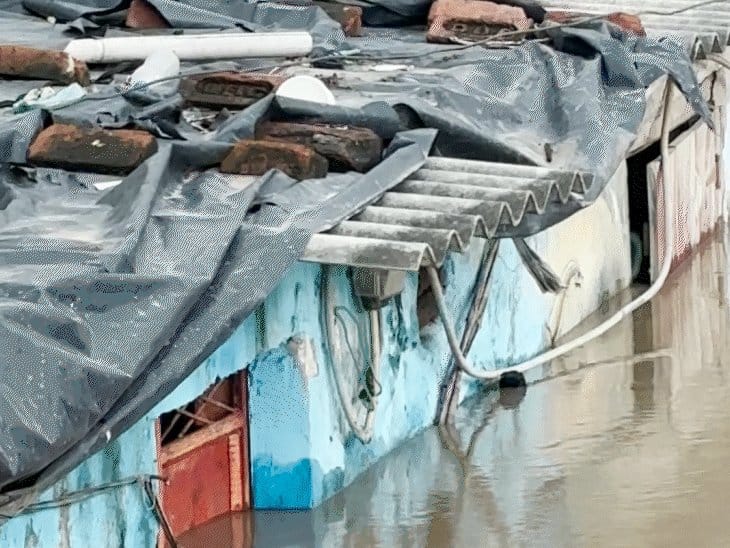 दिल्ली बाढ़ : हजारों परिवार बेघर