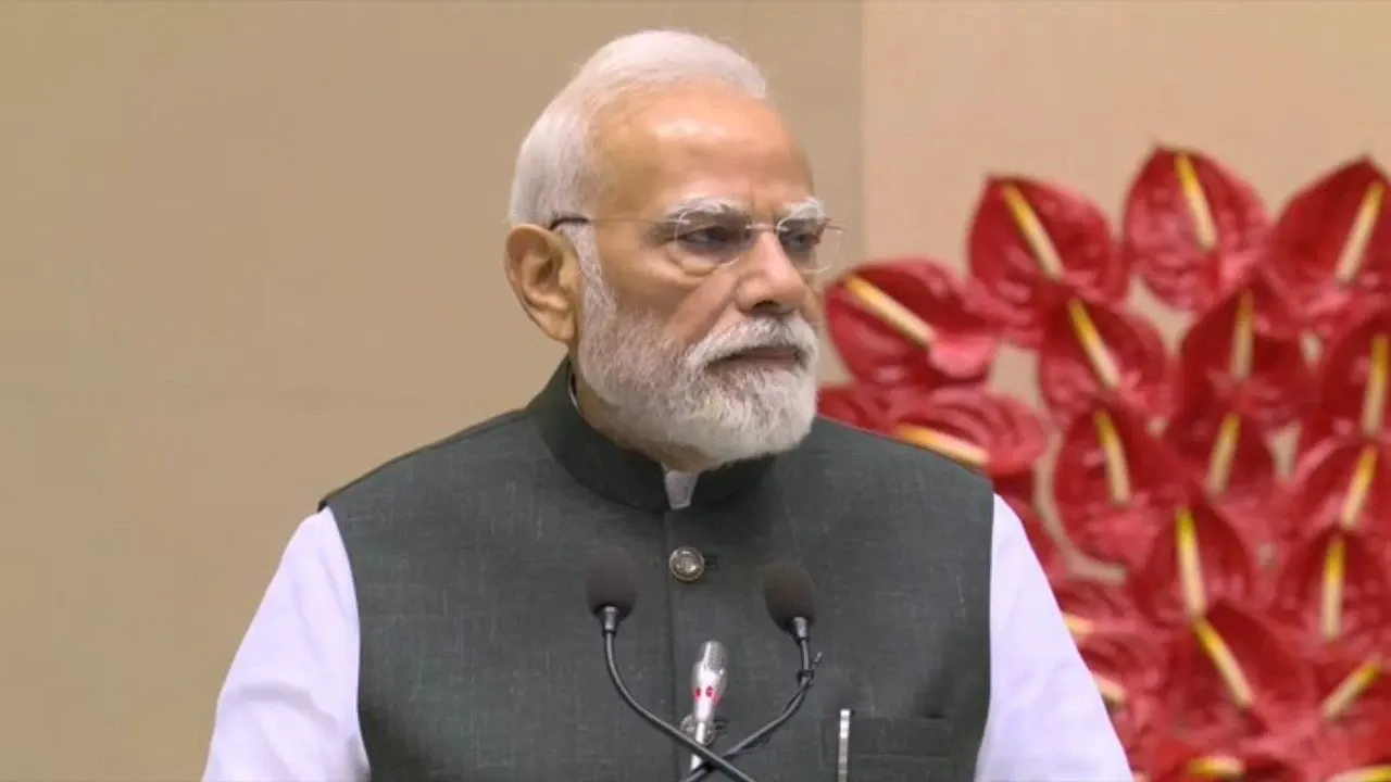 पीएम मोदी  ने CJI गवई से फोन पर की बात, हमले की कड़ी निंदा
