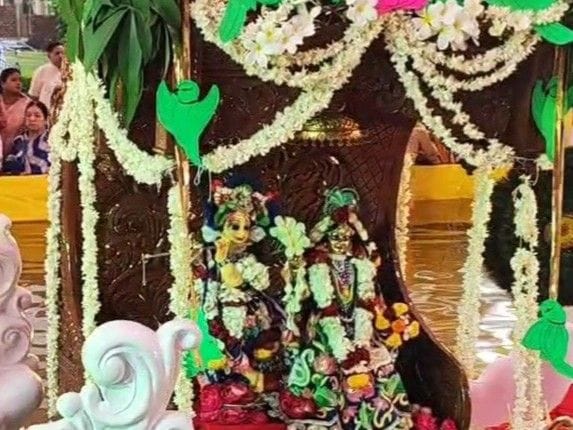 भोपाल  में शरद पूर्णिमा पर  राधा-कृष्ण का नौका विहार