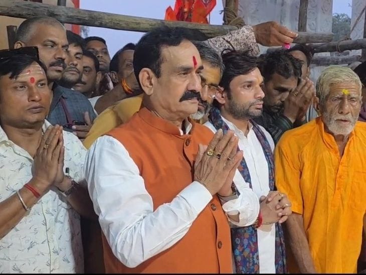 बागेश्वर धाम में नरोत्तम मिश्रा  ने लिया हनुमंत कथा का संकल्प