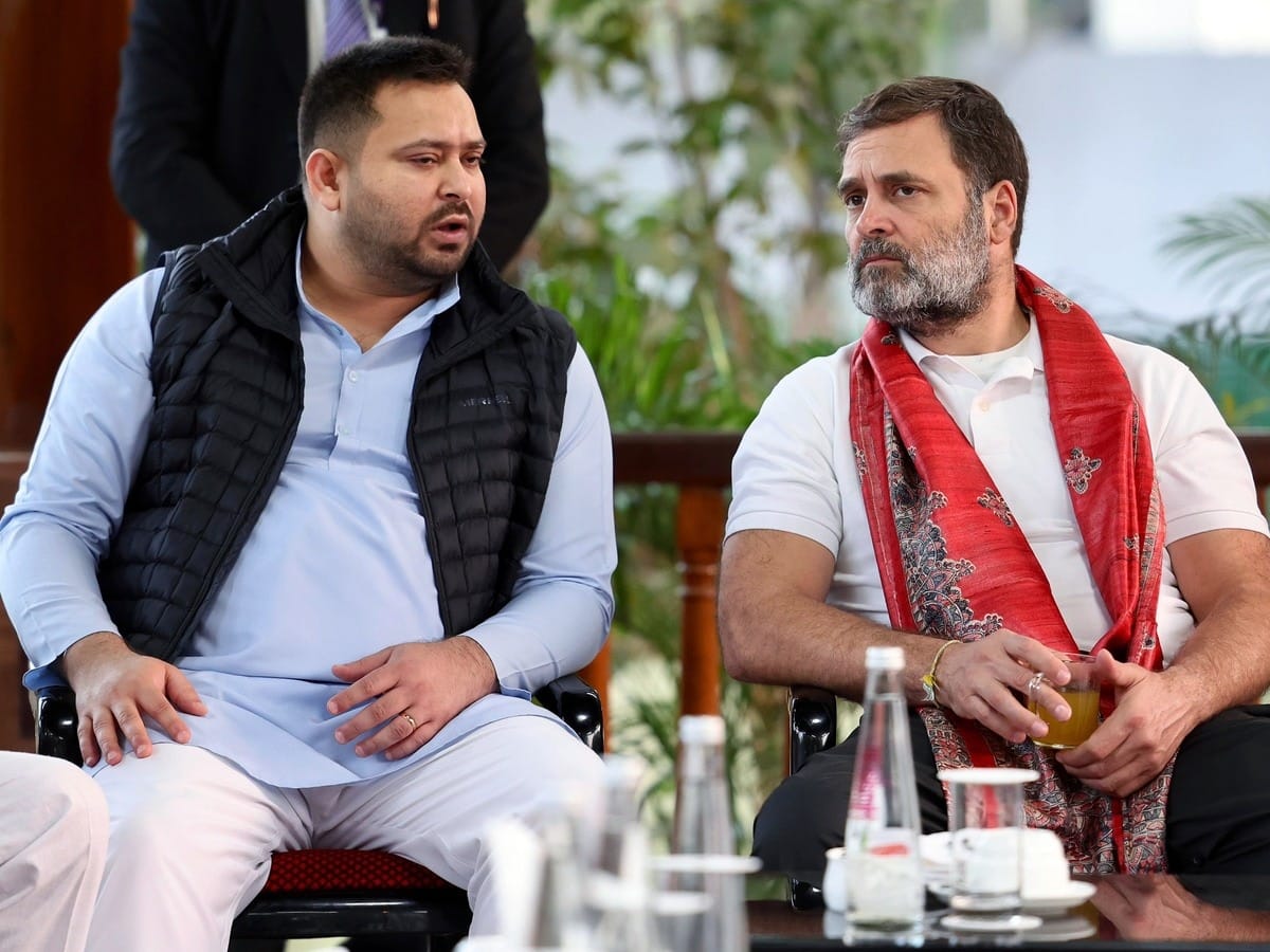 बिहार चुनाव  से पहले RJD ने दो विधायकों समेत 27 नेता  निष्कासित