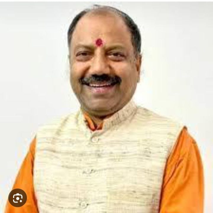 भाजपा के पूर्व प्रदेश उपाध्यक्ष मुकेश चतुर्वेदी की तबीयत बिगड़ी, एयरलिफ्ट करके उनको वेदांता हॉस्पिटल शिफ्ट किया गया,