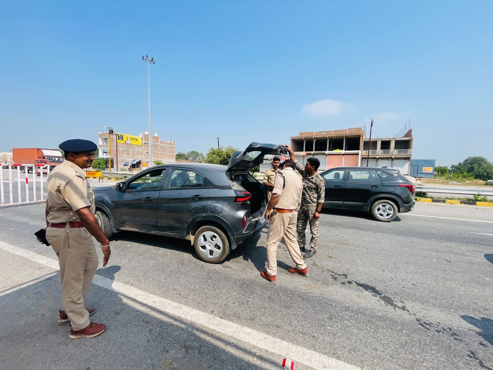 आंबेडकर विवाद पर तनाव: आंदोलन की आशंका में शहर छावनी में तब्दील