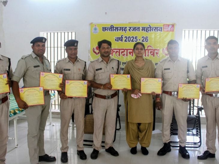 दुर्ग जेल  में बंदियों की कलाकृतियों की प्रदर्शनी और  रक्तदान शिविर