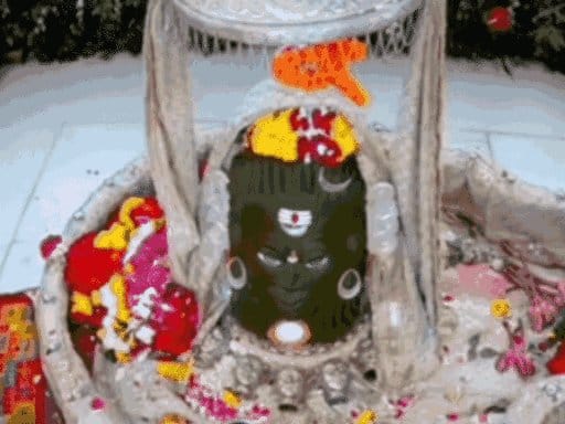 महाकाल मंदिर में भांग श्रृंगार विवाद, पुजारियों ने मानहानि का केस करने की चेतावनी