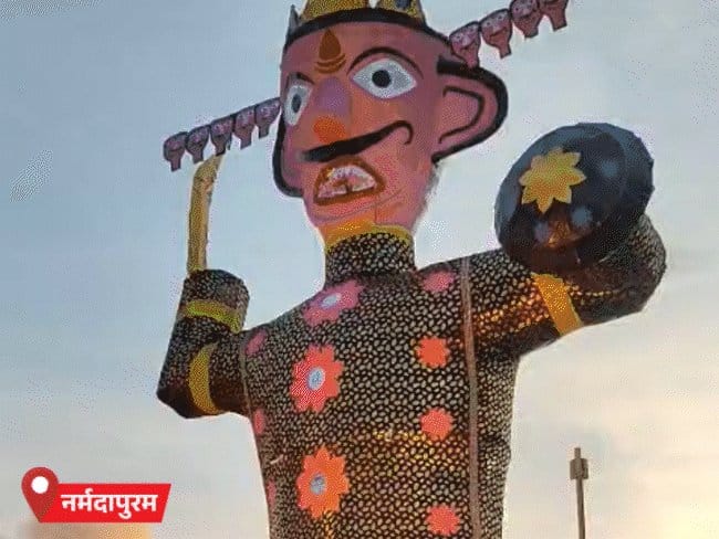 मध्यप्रदेश  में विजयादशमी पर  रावण दहन  की धूम, उज्जैन में हादसा