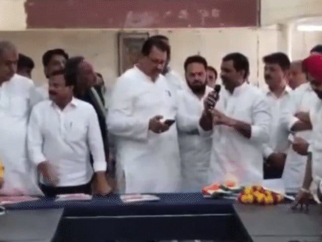 इंदौर कांग्रेस  में दिग्विजय सिंह पर विवाद, चिंटू चौकसे के बयान से बवाल