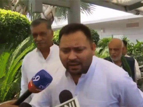 बिहार में महागठबंधन  पर सस्पेंस, लालू बोले- बातचीत जारी