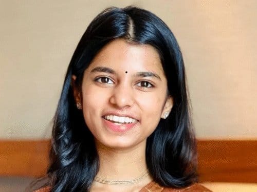 लोक गायिका मैथिली ठाकुर  राजनीति में कदम,  दरभंगा की अलीनगर सीट  से लड़ सकती हैं चुनाव