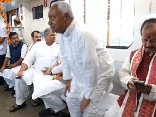 पटना मेट्रो  की शुरुआत: नीतीश कुमार ने हरी झंडी दिखाकर किया उद्घाटन