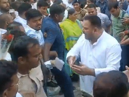 बिहार चुनाव  में नेताओं के नामांकन का ड्रामा;  तेजस्वी  का रोड शो