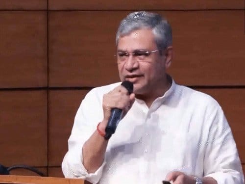 केंद्र सरकार  ने 8वें वेतन आयोग को मंजूरी