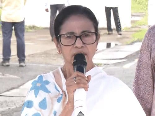ममता बनर्जी  ने अमित शाह को बताया  मीर जाफर