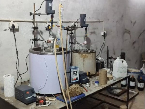 रतलाम में फैक्ट्री पर छापा , 3.44 करोड़ की ड्रग्स और शराब ठेकेदार गिरफ्तार