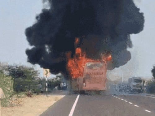 जैसलमेर-जोधपुर  हाईवे पर चलती बस में आग,  20 की मौत