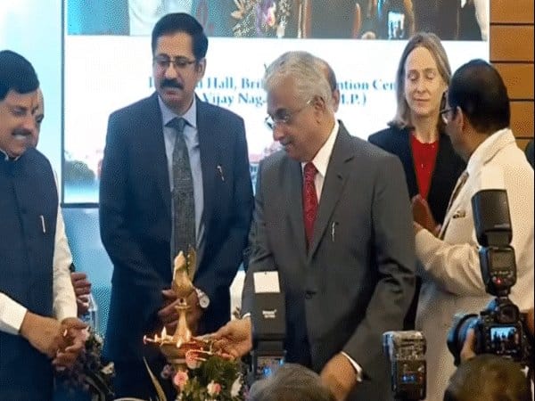 इंदौर में इंटरनेशनल सेमिनार  का आयोजन, डिजिटल कानूनों पर चर्चा