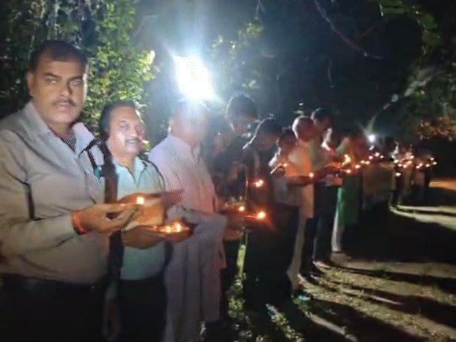 भोपाल में  दिवाली पर पेड़ों की आरती , हरियाली बचाने का संकल्प