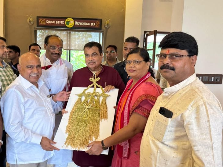 सतपुड़ा टाइगर रिजर्व  में गडकरी का निजी दौरा