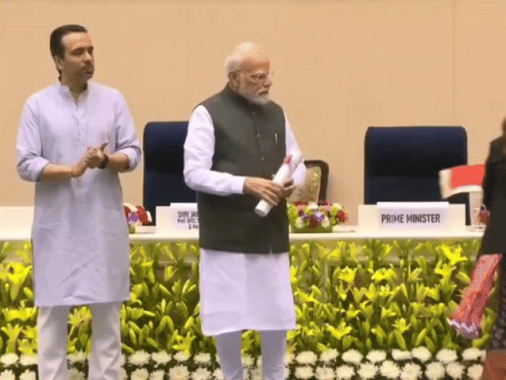 प्रधानमंत्री मोदी  ने बैतूल की छात्रा त्रिशा तावड़े को दिया सम्मान