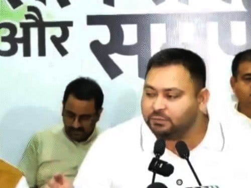 तेजस्वी यादव  का नया  BAAP फॉर्मूला : सवर्णों और EBC पर खास फोकस