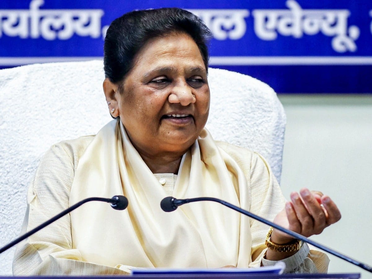 मायावती ने सपा और कांग्रेस  पर साधा निशाना, अकेले चुनाव लड़ने का ऐलान