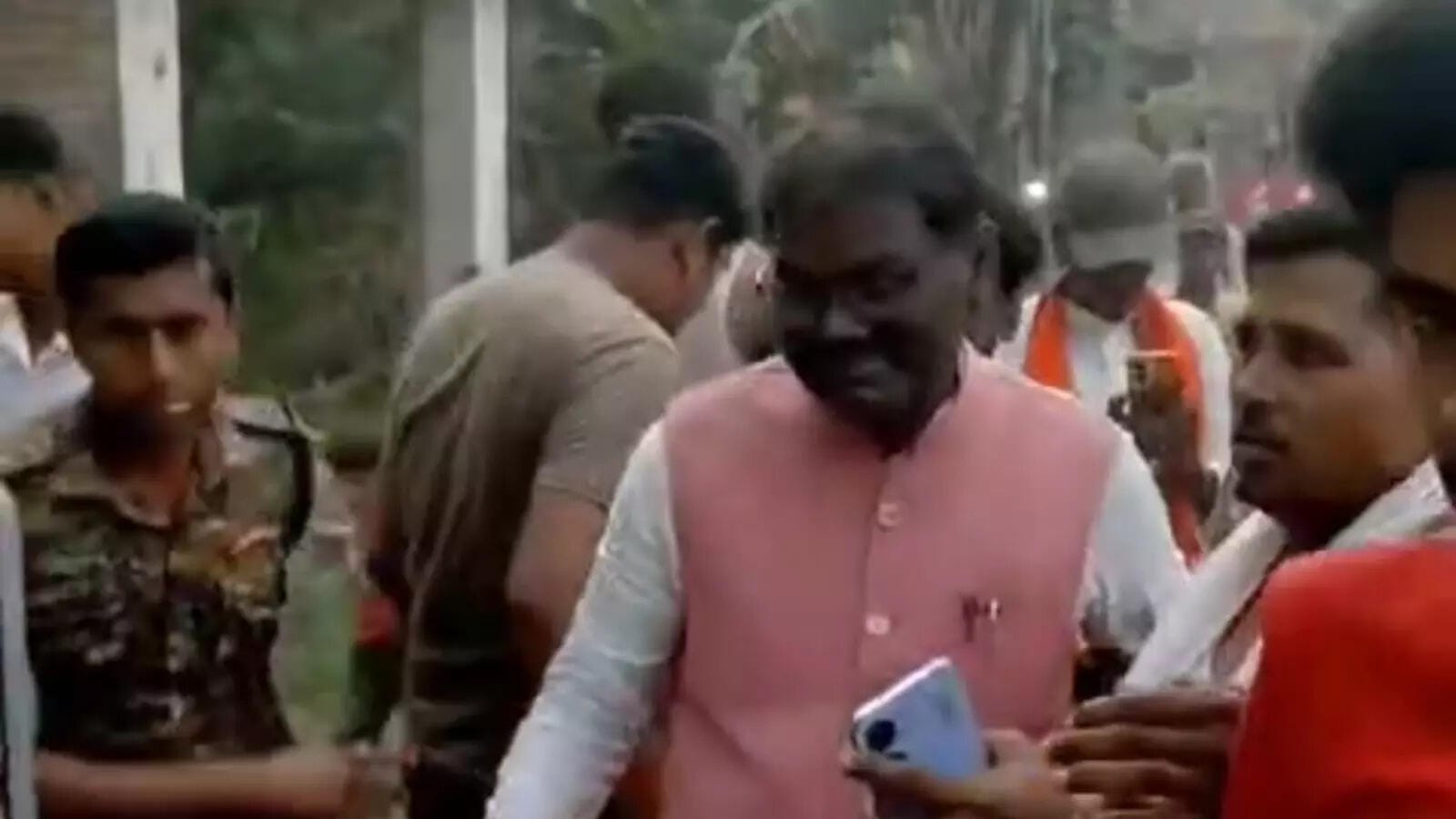दरभंगा में विधायक को जनता ने खदेड़ा