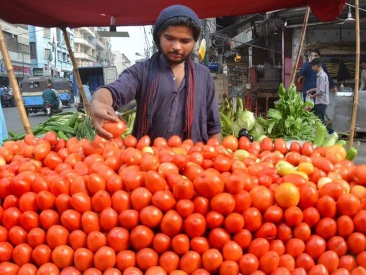 पाकिस्तान में टमाटर 600 रुपए किलो, 400% बढ़े दाम