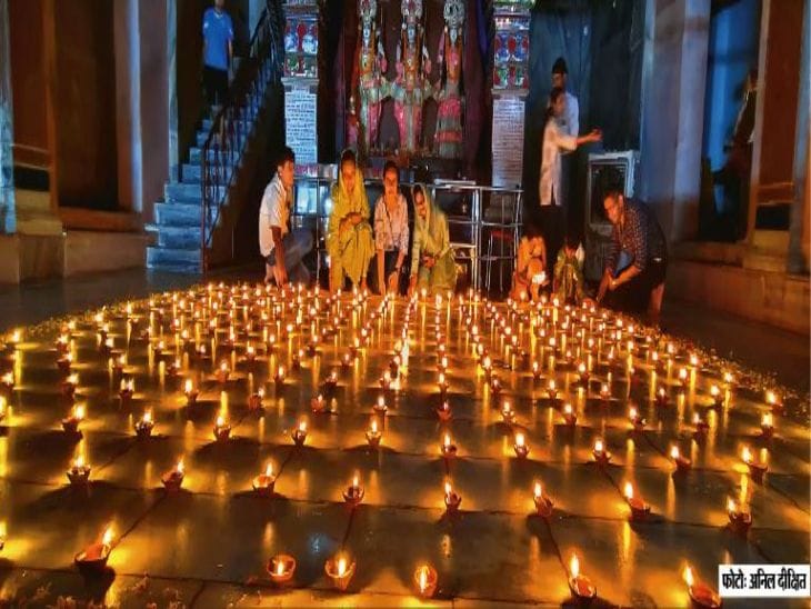 न्यू मार्केट  में 1100 दीपों से रौशन राम दरबार