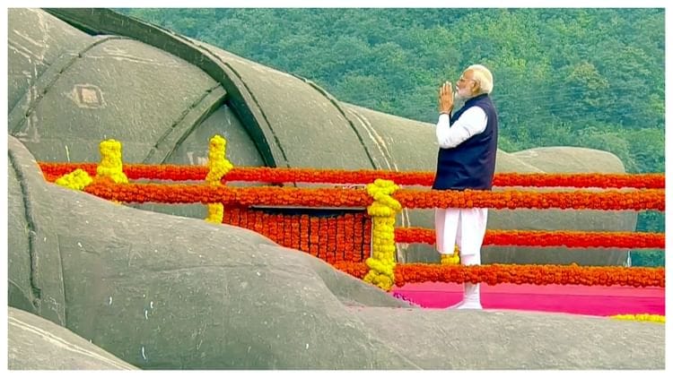 सरदार पटेल की जयंती  पर PM मोदी ने दी श्रद्धांजलि