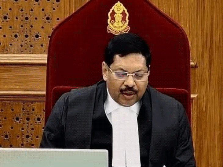 CJI पर जूता फेंकने के समर्थन पर विवाद, भूपेश बघेल ने भाजपा को घेरा