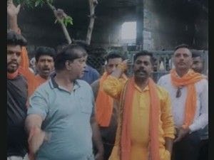 भोपाल में गौमांस से भरी कार  जब्त, चालक फरार