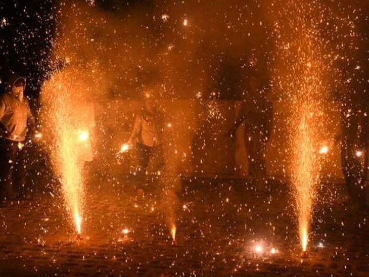 सुप्रीम कोर्ट  ने दी दिल्ली-NCR में  ग्रीन पटाखों  की अनुमति, पर्यावरण पर जोर