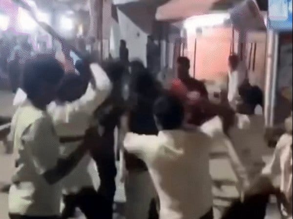 उज्जैन में भजन संध्या  के दौरान हंगामा, युवकों में मारपीट का वीडियो वायरल