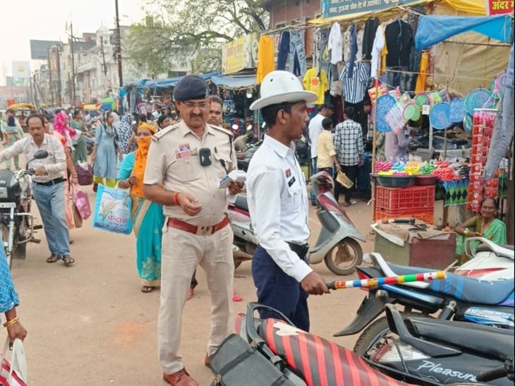 दुर्ग ट्रैफिक पुलिस  ने त्योहारी सीजन में बढ़ाई सख्ती, 305 चालान से वसूले 97 हजार