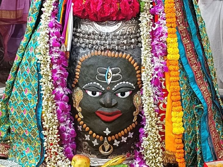 श्री महाकालेश्वर मंदिर में भस्म आरती, श्रद्धालुओं ने लिया आशीर्वाद