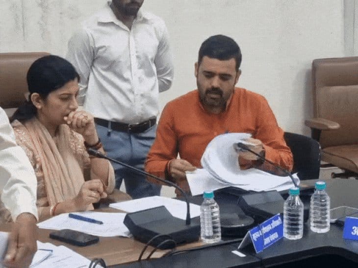 भोपाल के अरेरा कॉलोनी  में शराब दुकान पर विवाद, मंदिर को बताया अवैध