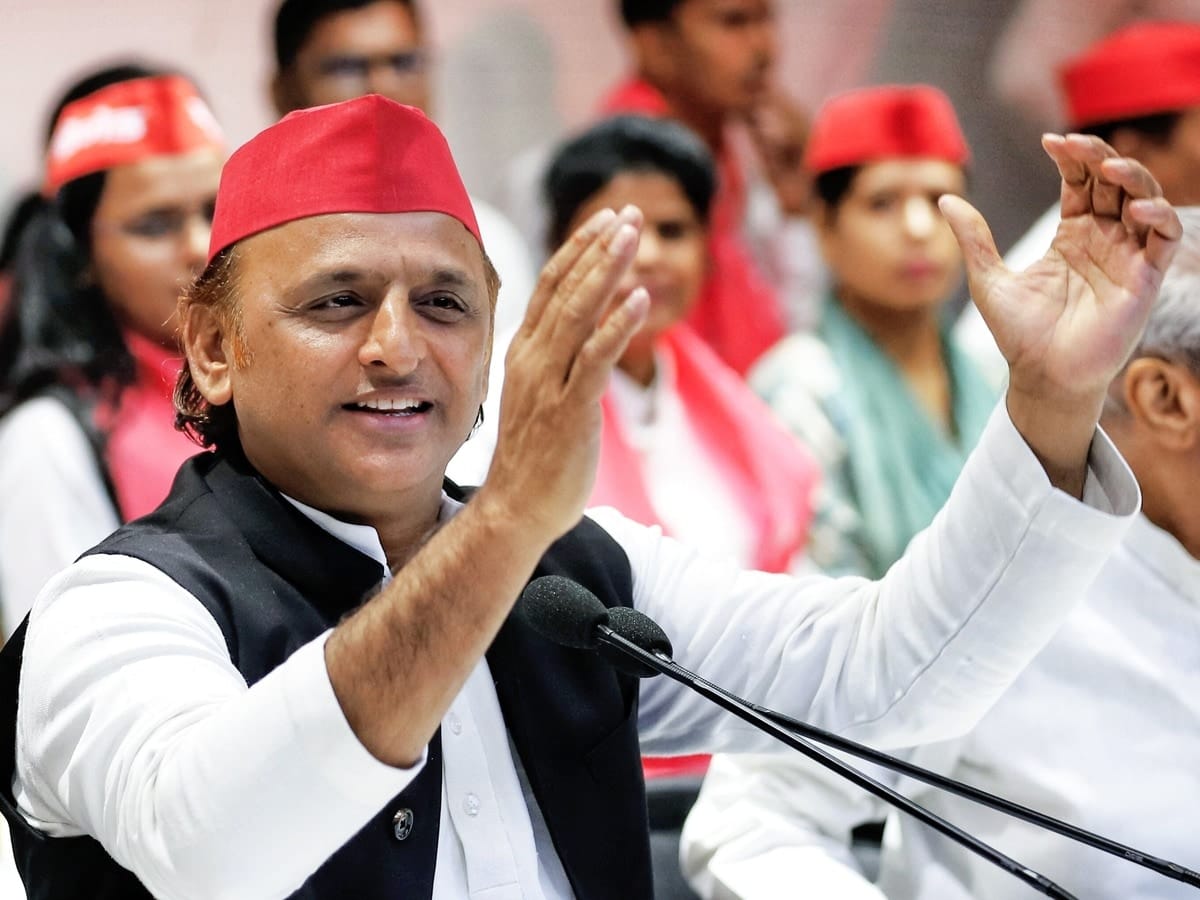 अखिलेश ने  वोट डकैती  पर राहुल का समर्थन