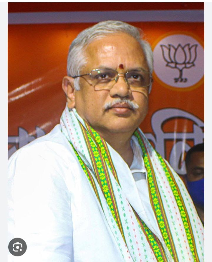 भाजपा के राष्ट्रीय संगठन महामंत्री  बी .एल संतोष भोपाल पहुंच गए हैं,जबलपुर में संघ की बैठक के बाद संतोष भोपाल आए, इससे पहले जयपुर में हुई संघ की बैठक के ठीक पहले भोपाल आए थे, संतोष भोपाल में अनुसूचित जनजाति के सांसद विधायक पदाधिकारी और दूसरे जनप्रतिनिधियो